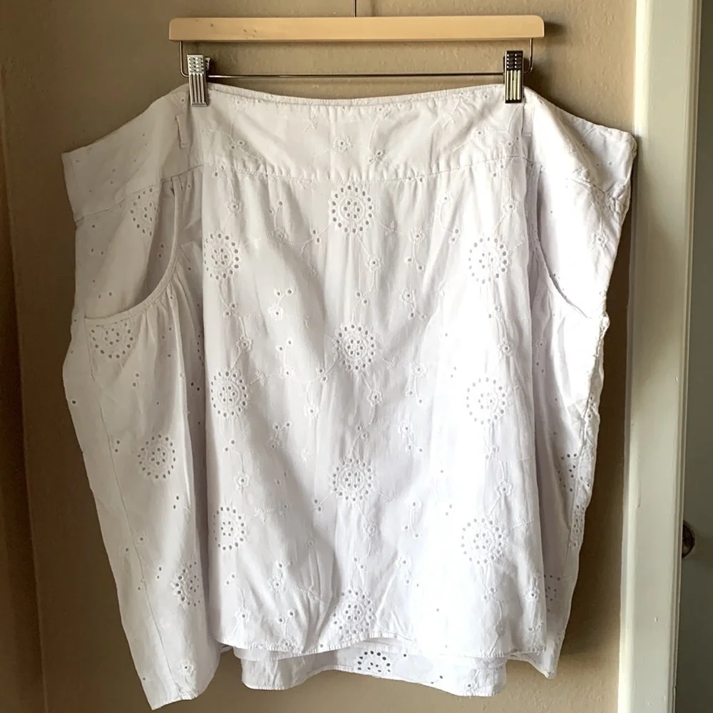 TORRID White Eyelet Mini Skirt with Pockets